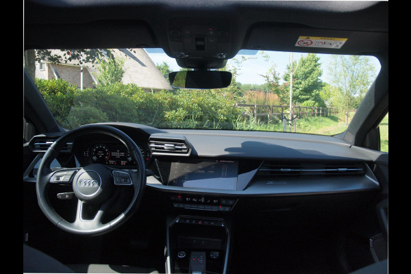 Audi A3 Sportback 35 TFSI S edition | Panoramadak | Bang & Olufsen | Trekhaak | Apple Carplay | Parkeersensoren |