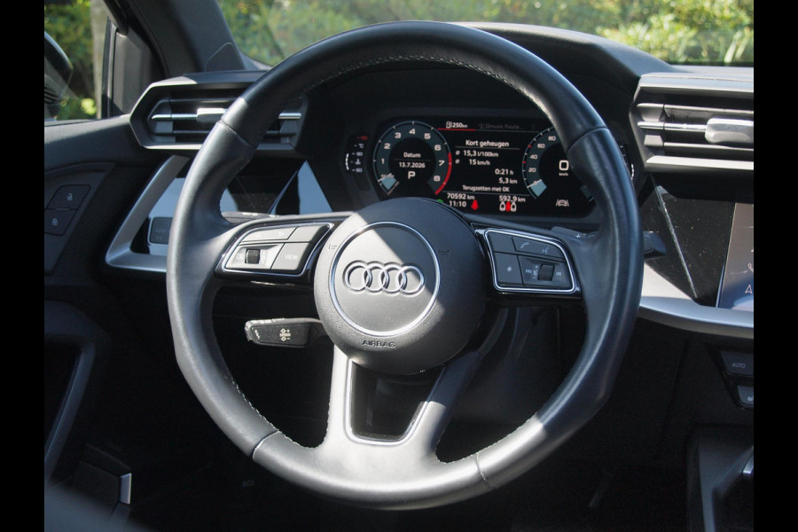Audi A3 Sportback 35 TFSI S edition | Panoramadak | Bang & Olufsen | Trekhaak | Apple Carplay | Parkeersensoren |