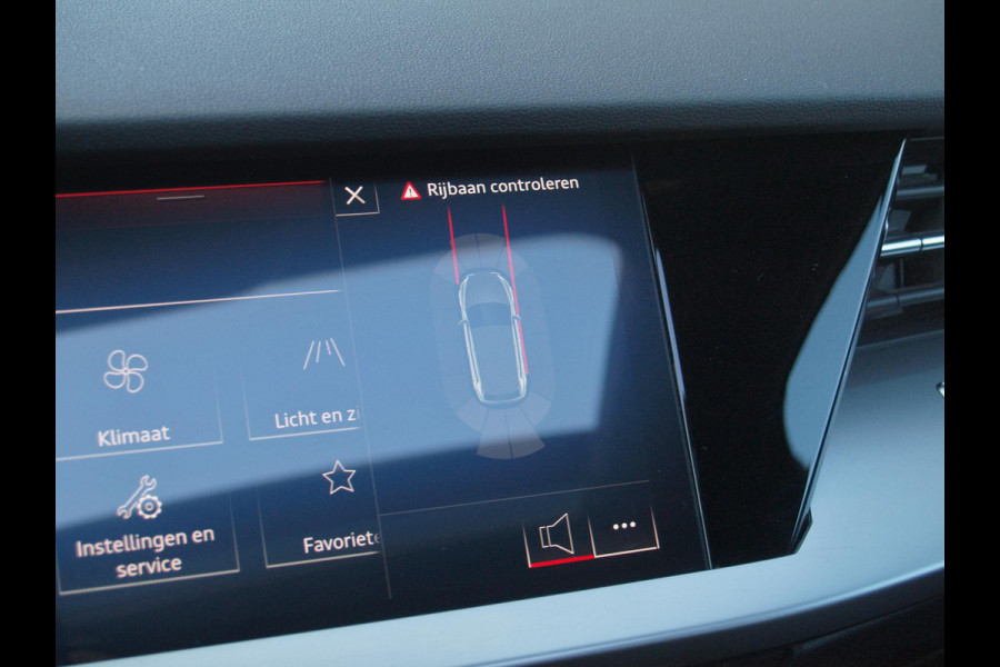 Audi A3 Sportback 35 TFSI S edition | Panoramadak | Bang & Olufsen | Trekhaak | Apple Carplay | Parkeersensoren |