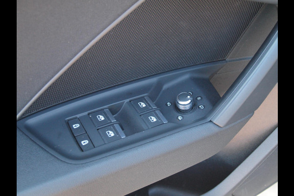 Audi A3 Sportback 35 TFSI S edition | Panoramadak | Bang & Olufsen | Trekhaak | Apple Carplay | Parkeersensoren |