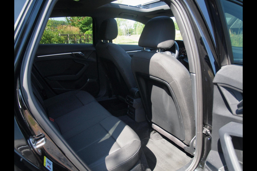 Audi A3 Sportback 35 TFSI S edition | Panoramadak | Bang & Olufsen | Trekhaak | Apple Carplay | Parkeersensoren |