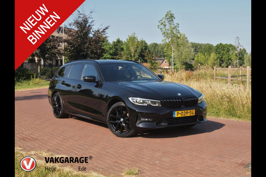 BMW 3 Serie Touring 318i Business Edition | Black Optic | Apple Carplay | Sfeerverlichting | Parkeersensoren | NL-Auto |