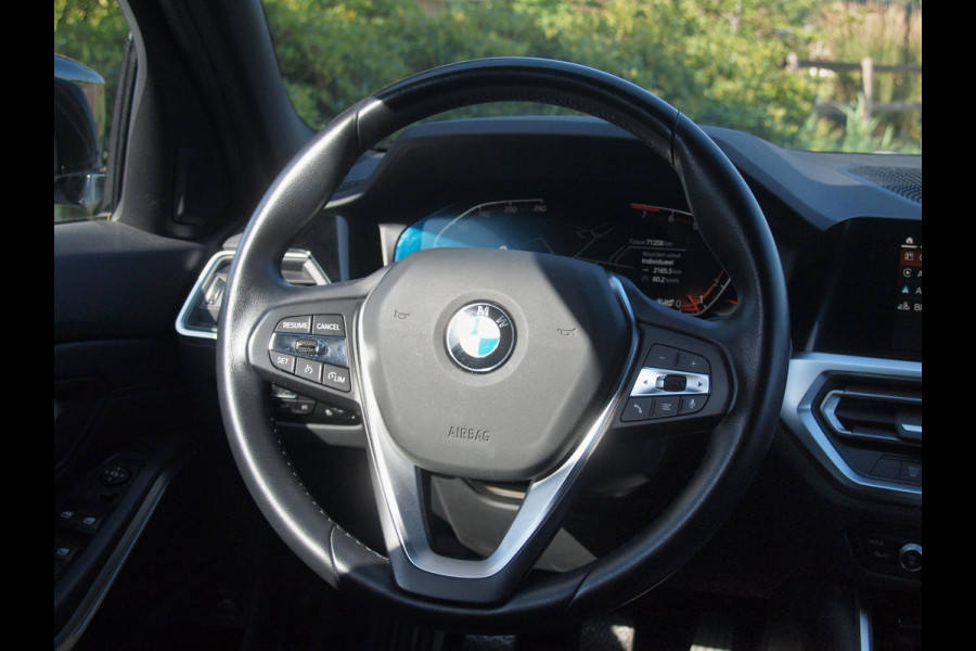 BMW 3 Serie Touring 318i Business Edition | Black Optic | Apple Carplay | Sfeerverlichting | Parkeersensoren | NL-Auto |