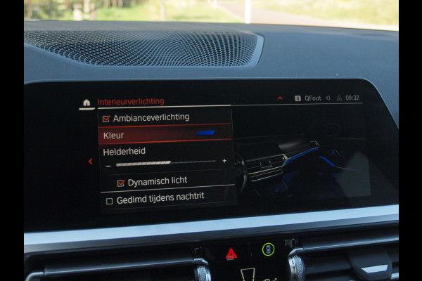 BMW 3 Serie Touring 318i Business Edition | Black Optic | Apple Carplay | Sfeerverlichting | Parkeersensoren | NL-Auto |