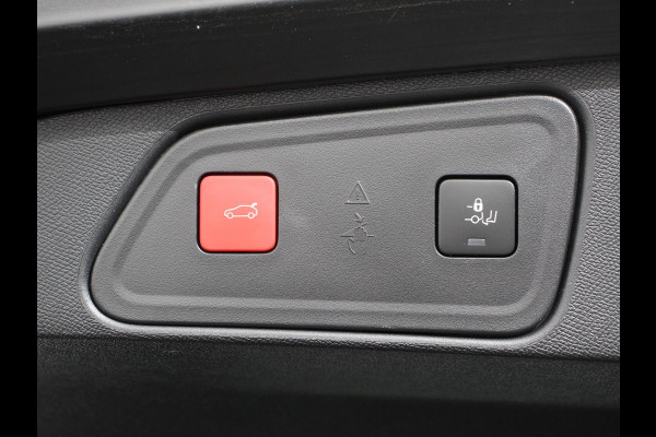 Peugeot 3008 1.2 PureTech 130 pk Automaat Allure Pack Business Stoelverwarming voor Climate control Achteruitrij camera Elektrische bedienbare achterklep LED Apple Carplay/ Android Auto Parkeersensoren Cruise control