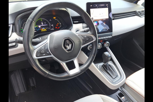Renault Clio 1.6 E-Tech Hybrid 140 Initiale Paris | HEV | Leder | Blindspot | 360 Cam | stuur/stoel verwarming |