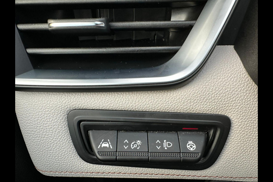 Renault Clio 1.6 E-Tech Hybrid 140 Initiale Paris | HEV | Leder | Blindspot | 360 Cam | stuur/stoel verwarming |