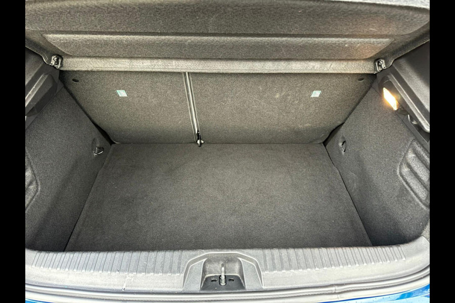 Renault Clio 1.6 E-Tech Hybrid 140 Initiale Paris | HEV | Leder | Blindspot | 360 Cam | stuur/stoel verwarming |