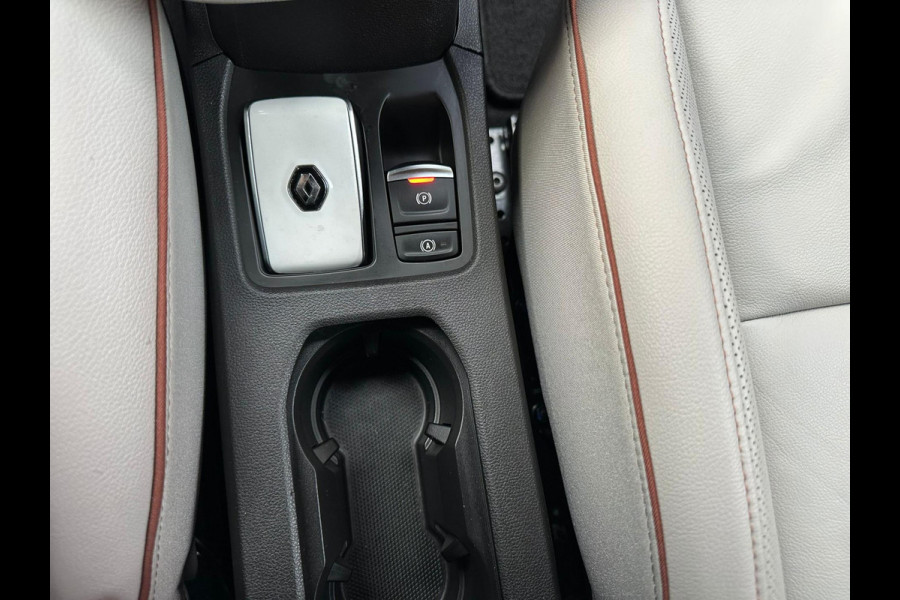 Renault Clio 1.6 E-Tech Hybrid 140 Initiale Paris | HEV | Leder | Blindspot | 360 Cam | stuur/stoel verwarming |