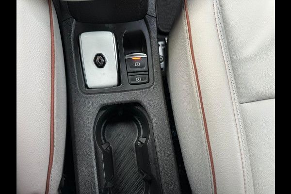 Renault Clio 1.6 E-Tech Hybrid 140 Initiale Paris | HEV | Leder | Blindspot | 360 Cam | stuur/stoel verwarming |