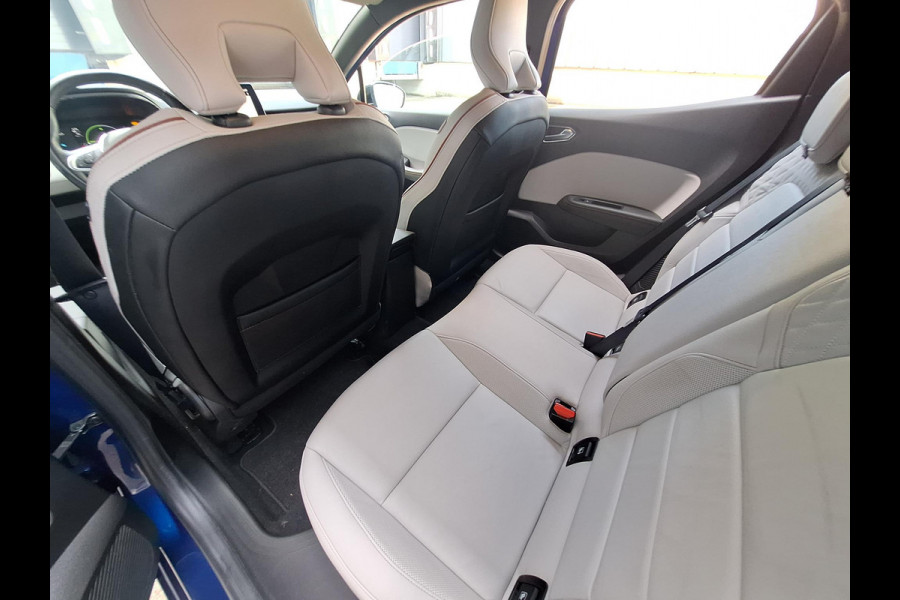 Renault Clio 1.6 E-Tech Hybrid 140 Initiale Paris | HEV | Leder | Blindspot | 360 Cam | stuur/stoel verwarming |