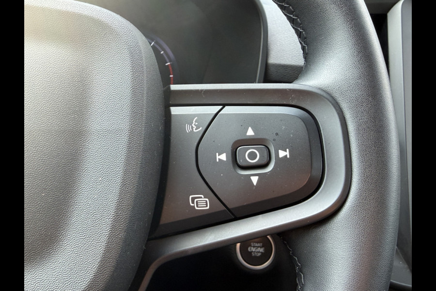Volvo XC40 BWJ 2022 | 1.5 130PK T2 Momentum Core | TREKHAAK | CAMERA A | CLIMA | NAVI | PDC | CARPLAY |