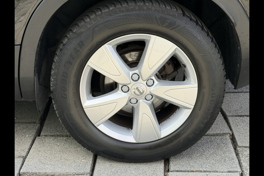 Volvo XC40 BWJ 2022 | 1.5 130PK T2 Momentum Core | TREKHAAK | CAMERA A | CLIMA | NAVI | PDC | CARPLAY |