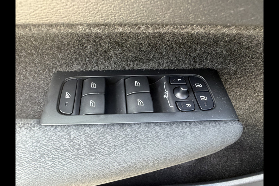 Volvo XC40 BWJ 2022 | 1.5 130PK T2 Momentum Core | TREKHAAK | CAMERA A | CLIMA | NAVI | PDC | CARPLAY |