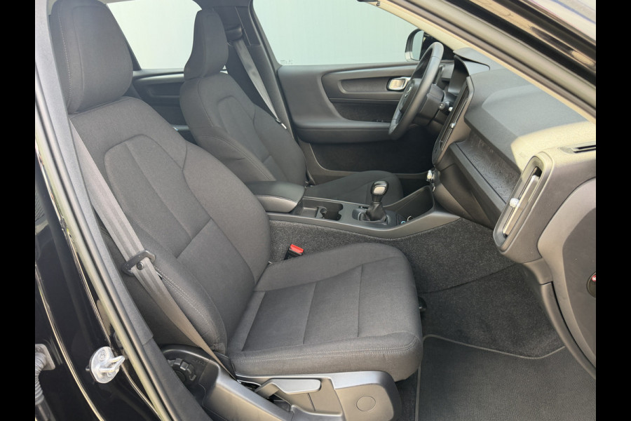 Volvo XC40 BWJ 2022 | 1.5 130PK T2 Momentum Core | TREKHAAK | CAMERA A | CLIMA | NAVI | PDC | CARPLAY |