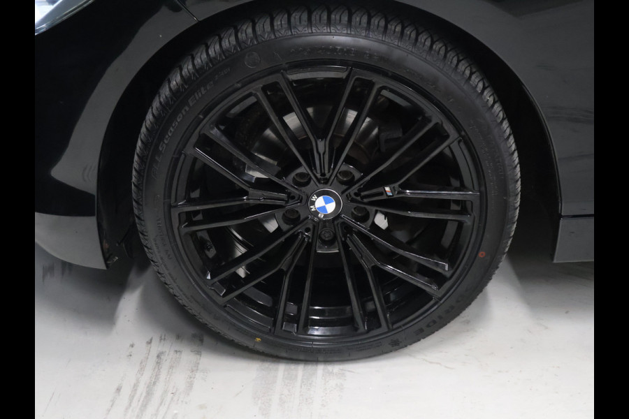 BMW 1-serie 118i M Sport [STOELVERWARMING, TREKHAAK, CRUISE COMTROL, PDC V+A, LED, MULTIFUNCTIONEEL STUURWIEL, NAVIGATIE, BLUETOOTH, 6 BAK, NIEUWSTAAT]