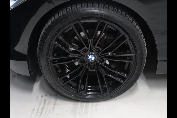 BMW 1-serie 118i M Sport [STOELVERWARMING, TREKHAAK, CRUISE COMTROL, PDC V+A, LED, MULTIFUNCTIONEEL STUURWIEL, NAVIGATIE, BLUETOOTH, 6 BAK, NIEUWSTAAT]