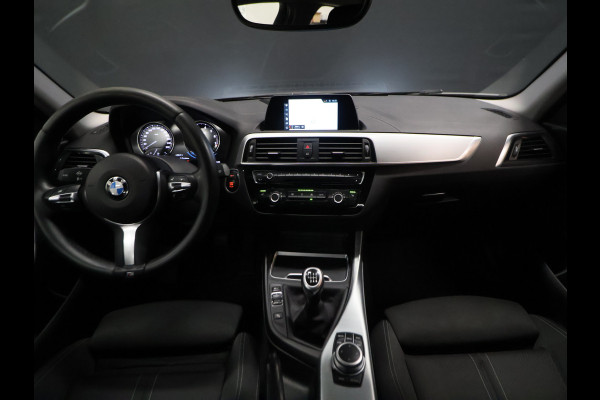 BMW 1-serie 118i M Sport [STOELVERWARMING, TREKHAAK, CRUISE COMTROL, PDC V+A, LED, MULTIFUNCTIONEEL STUURWIEL, NAVIGATIE, BLUETOOTH, 6 BAK, NIEUWSTAAT]