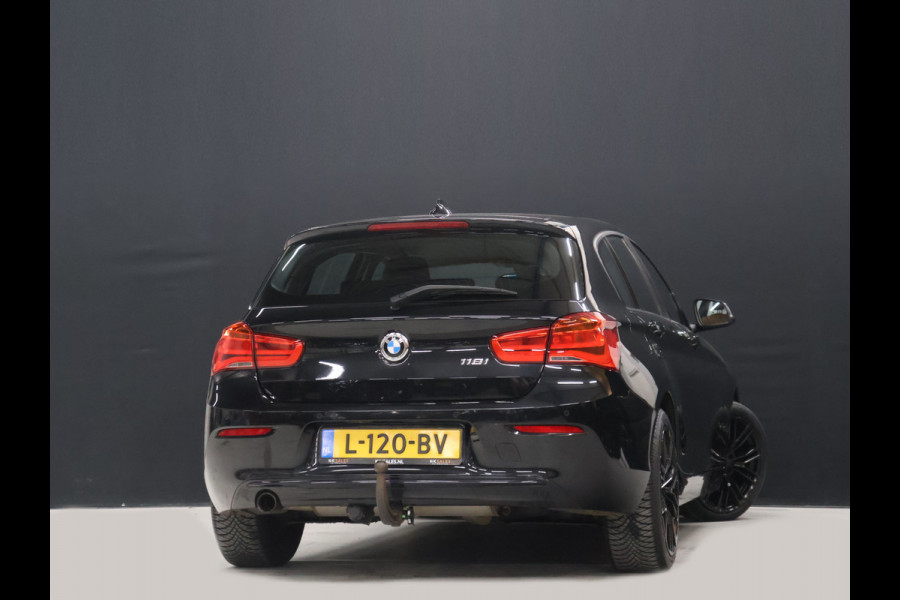 BMW 1-serie 118i M Sport [STOELVERWARMING, TREKHAAK, CRUISE COMTROL, PDC V+A, LED, MULTIFUNCTIONEEL STUURWIEL, NAVIGATIE, BLUETOOTH, 6 BAK, NIEUWSTAAT]