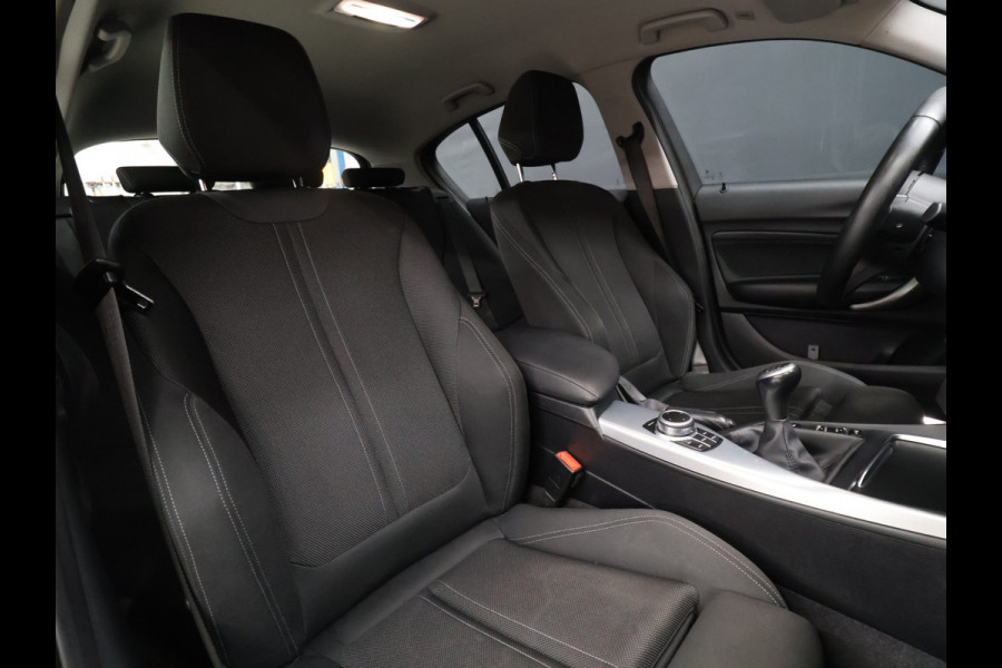 BMW 1-serie 118i M Sport [STOELVERWARMING, TREKHAAK, CRUISE COMTROL, PDC V+A, LED, MULTIFUNCTIONEEL STUURWIEL, NAVIGATIE, BLUETOOTH, 6 BAK, NIEUWSTAAT]