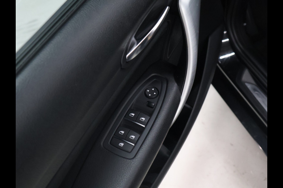 BMW 1-serie 118i M Sport [STOELVERWARMING, TREKHAAK, CRUISE COMTROL, PDC V+A, LED, MULTIFUNCTIONEEL STUURWIEL, NAVIGATIE, BLUETOOTH, 6 BAK, NIEUWSTAAT]