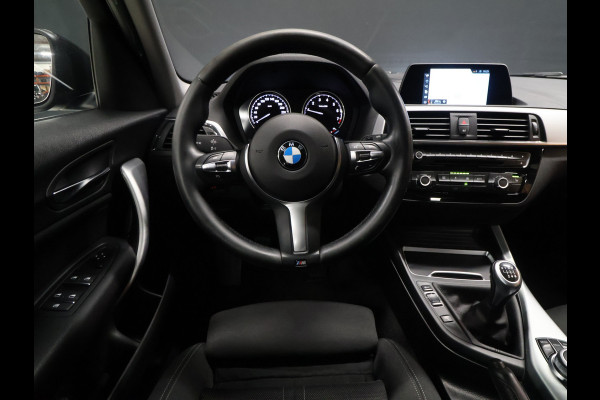 BMW 1-serie 118i M Sport [STOELVERWARMING, TREKHAAK, CRUISE COMTROL, PDC V+A, LED, MULTIFUNCTIONEEL STUURWIEL, NAVIGATIE, BLUETOOTH, 6 BAK, NIEUWSTAAT]
