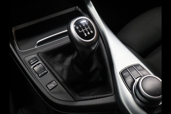 BMW 1-serie 118i M Sport [STOELVERWARMING, TREKHAAK, CRUISE COMTROL, PDC V+A, LED, MULTIFUNCTIONEEL STUURWIEL, NAVIGATIE, BLUETOOTH, 6 BAK, NIEUWSTAAT]