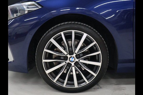 BMW 1-serie 118i M Sport [SCHUIFKANTELDAK, APPLE CARPLAY, ANDROID, ADAPTIVE CRUISE, STOELVERWARMING, SFEERVERLICHTING, CAMERA, PDC V+A, NAVIGATIE, BLUETOOTH, NIEUWSTAAT]