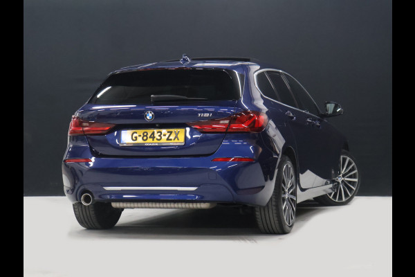 BMW 1-serie 118i M Sport [SCHUIFKANTELDAK, APPLE CARPLAY, ANDROID, ADAPTIVE CRUISE, STOELVERWARMING, SFEERVERLICHTING, CAMERA, PDC V+A, NAVIGATIE, BLUETOOTH, NIEUWSTAAT]