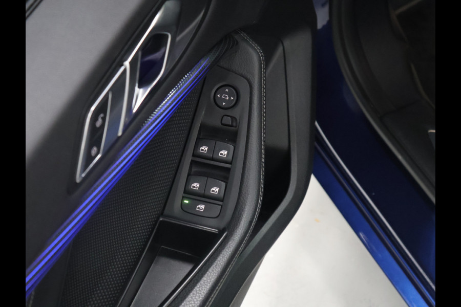 BMW 1-serie 118i M Sport [SCHUIFKANTELDAK, APPLE CARPLAY, ANDROID, ADAPTIVE CRUISE, STOELVERWARMING, SFEERVERLICHTING, CAMERA, PDC V+A, NAVIGATIE, BLUETOOTH, NIEUWSTAAT]