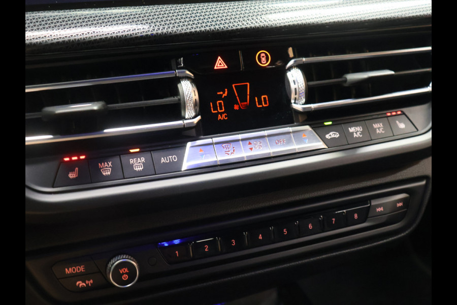 BMW 1-serie 118i M Sport [SCHUIFKANTELDAK, APPLE CARPLAY, ANDROID, ADAPTIVE CRUISE, STOELVERWARMING, SFEERVERLICHTING, CAMERA, PDC V+A, NAVIGATIE, BLUETOOTH, NIEUWSTAAT]