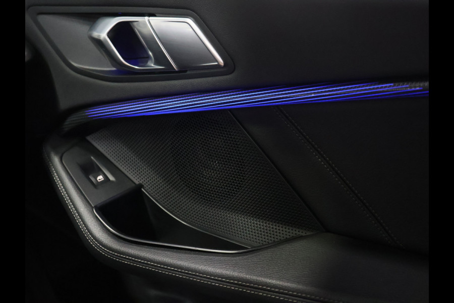 BMW 1-serie 118i M Sport [SCHUIFKANTELDAK, APPLE CARPLAY, ANDROID, ADAPTIVE CRUISE, STOELVERWARMING, SFEERVERLICHTING, CAMERA, PDC V+A, NAVIGATIE, BLUETOOTH, NIEUWSTAAT]