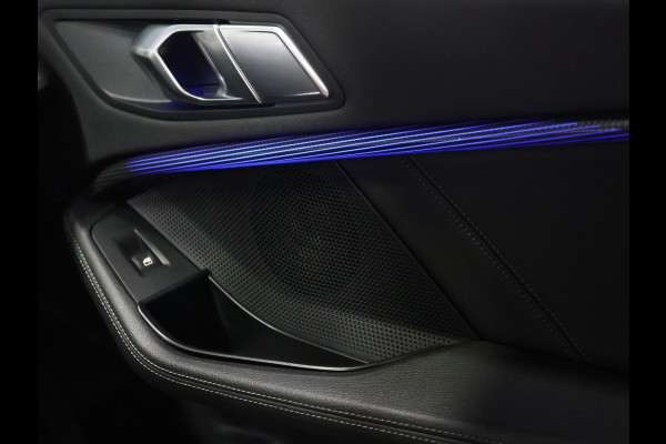 BMW 1-serie 118i M Sport [SCHUIFKANTELDAK, APPLE CARPLAY, ANDROID, ADAPTIVE CRUISE, STOELVERWARMING, SFEERVERLICHTING, CAMERA, PDC V+A, NAVIGATIE, BLUETOOTH, NIEUWSTAAT]
