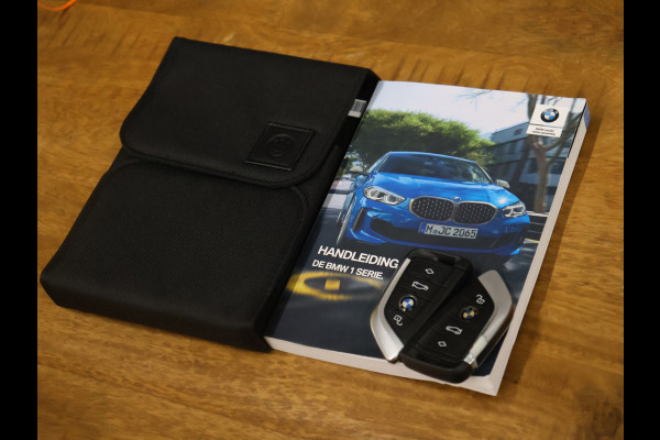 BMW 1-serie 118i M Sport [SCHUIFKANTELDAK, APPLE CARPLAY, ANDROID, ADAPTIVE CRUISE, STOELVERWARMING, SFEERVERLICHTING, CAMERA, PDC V+A, NAVIGATIE, BLUETOOTH, NIEUWSTAAT]