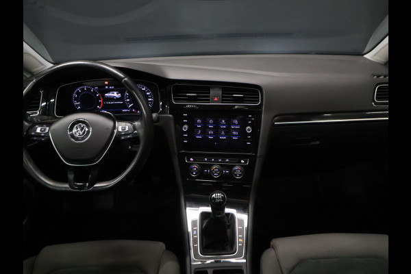 Volkswagen Golf 1.5 TSI Highline [SCHUIFKANTELDAK, APPLE CARPLAY, ANDROID, CAMERA, PDC V+A, ADAPTIVE CRUISE, TREKHAAK, DIGITAL DASH, LED, BLUETOOTH, NAVIGATIE, NIEUWSTAAT]