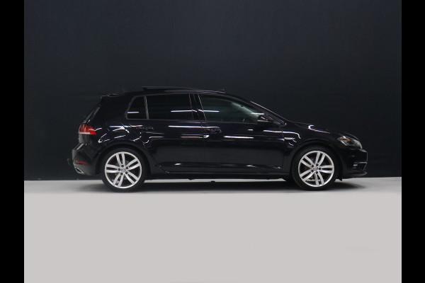 Volkswagen Golf 1.5 TSI Highline [SCHUIFKANTELDAK, APPLE CARPLAY, ANDROID, CAMERA, PDC V+A, ADAPTIVE CRUISE, TREKHAAK, DIGITAL DASH, LED, BLUETOOTH, NAVIGATIE, NIEUWSTAAT]