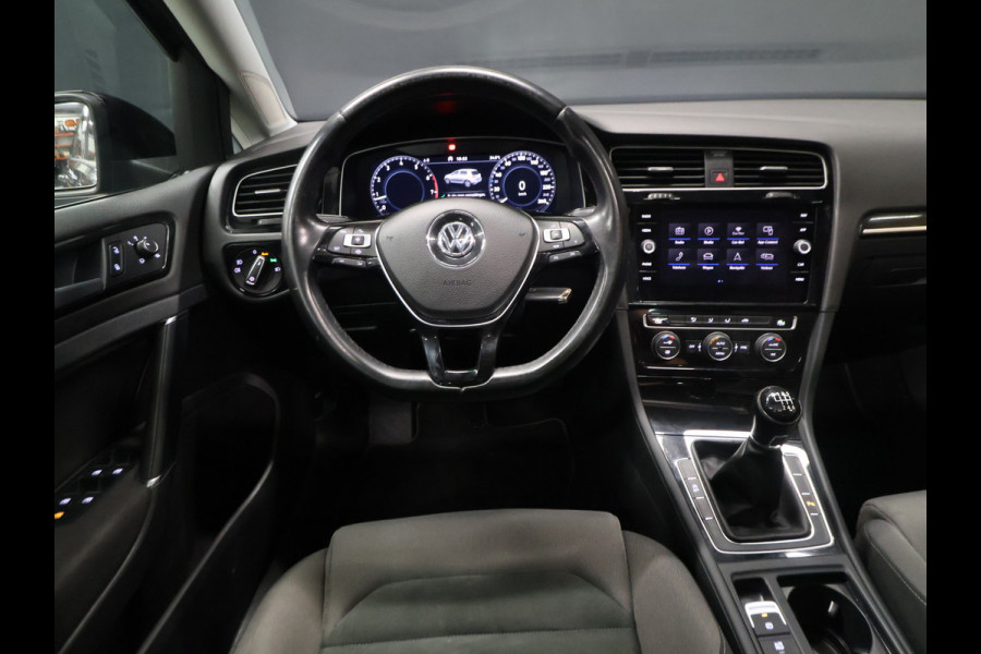 Volkswagen Golf 1.5 TSI Highline [SCHUIFKANTELDAK, APPLE CARPLAY, ANDROID, CAMERA, PDC V+A, ADAPTIVE CRUISE, TREKHAAK, DIGITAL DASH, LED, BLUETOOTH, NAVIGATIE, NIEUWSTAAT]