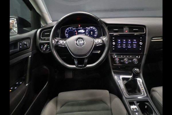 Volkswagen Golf 1.5 TSI Highline [SCHUIFKANTELDAK, APPLE CARPLAY, ANDROID, CAMERA, PDC V+A, ADAPTIVE CRUISE, TREKHAAK, DIGITAL DASH, LED, BLUETOOTH, NAVIGATIE, NIEUWSTAAT]