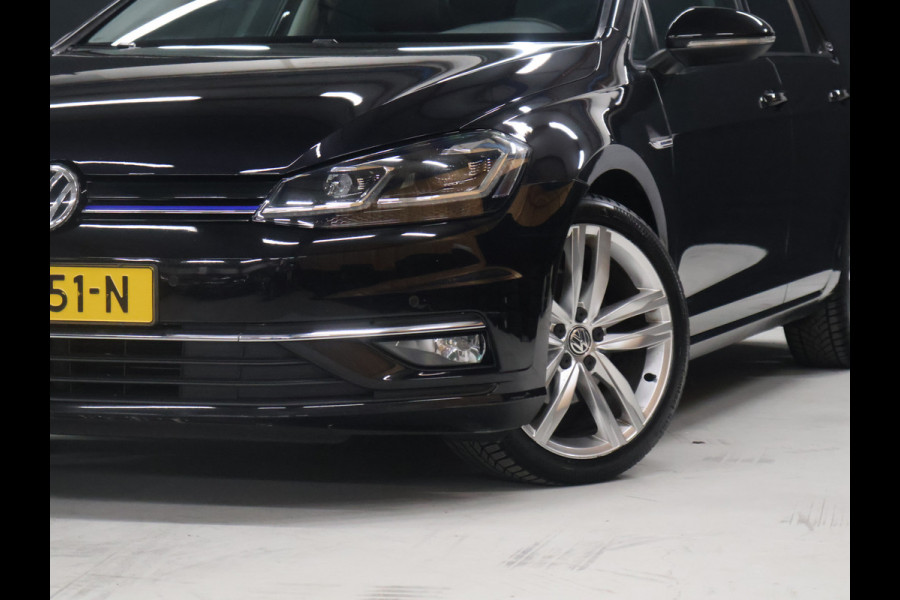 Volkswagen Golf 1.5 TSI Highline [SCHUIFKANTELDAK, APPLE CARPLAY, ANDROID, CAMERA, PDC V+A, ADAPTIVE CRUISE, TREKHAAK, DIGITAL DASH, LED, BLUETOOTH, NAVIGATIE, NIEUWSTAAT]
