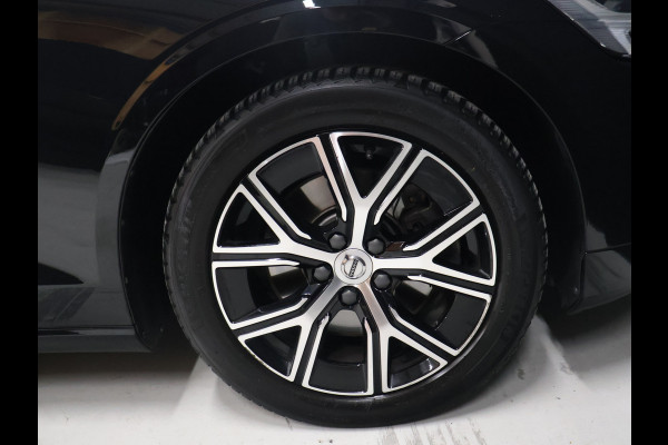 Volvo V60 2.0 B4 Core [APPLE CARPLAY, ANDROID, ADAPTIVE CRUISE, ELEKTRISCHE STOELEN, TREKHAAK, DRAADLOOS OPLADEN, ELEKTRISCHE ACHTERKLEP, LED, BLUETOOTH, NAVIAGTIE, NIEUWSTAAT]