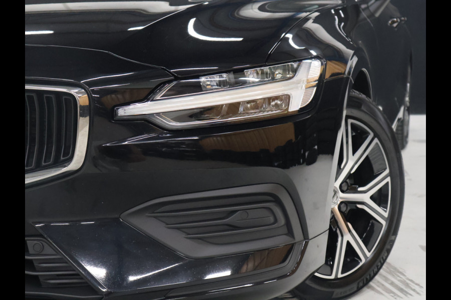 Volvo V60 2.0 B4 Core [APPLE CARPLAY, ANDROID, ADAPTIVE CRUISE, ELEKTRISCHE STOELEN, TREKHAAK, DRAADLOOS OPLADEN, ELEKTRISCHE ACHTERKLEP, LED, BLUETOOTH, NAVIAGTIE, NIEUWSTAAT]