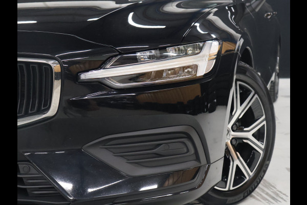 Volvo V60 2.0 B4 Core [APPLE CARPLAY, ANDROID, ADAPTIVE CRUISE, ELEKTRISCHE STOELEN, TREKHAAK, DRAADLOOS OPLADEN, ELEKTRISCHE ACHTERKLEP, LED, BLUETOOTH, NAVIAGTIE, NIEUWSTAAT]