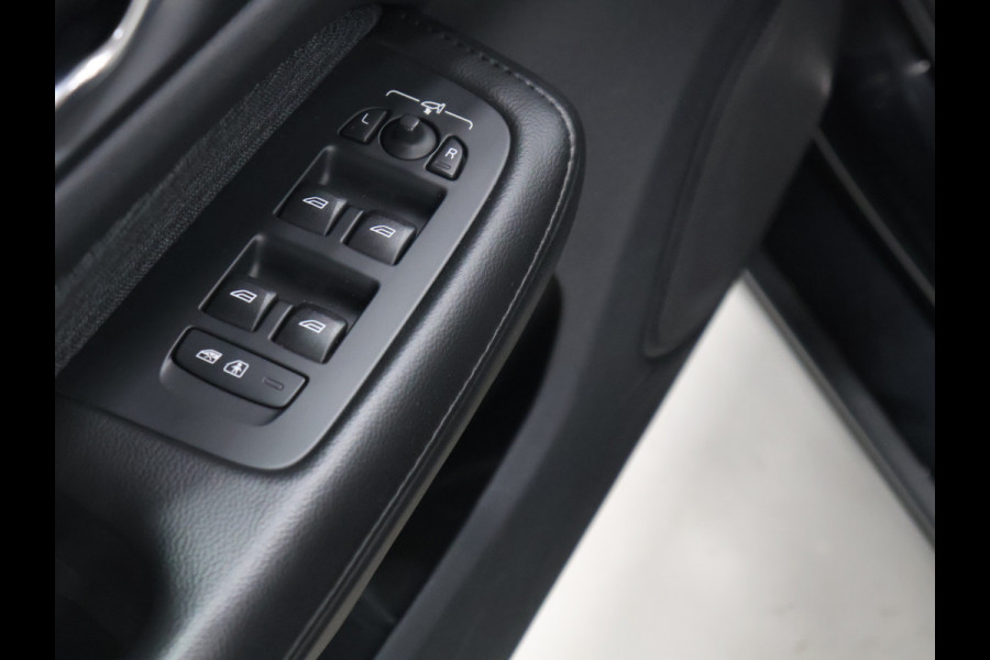 Volvo V60 2.0 B4 Core [APPLE CARPLAY, ANDROID, ADAPTIVE CRUISE, ELEKTRISCHE STOELEN, TREKHAAK, DRAADLOOS OPLADEN, ELEKTRISCHE ACHTERKLEP, LED, BLUETOOTH, NAVIAGTIE, NIEUWSTAAT]