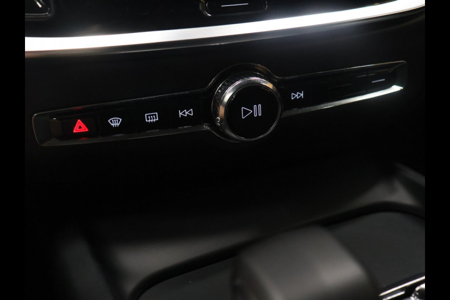 Volvo V60 2.0 B4 Core [APPLE CARPLAY, ANDROID, ADAPTIVE CRUISE, ELEKTRISCHE STOELEN, TREKHAAK, DRAADLOOS OPLADEN, ELEKTRISCHE ACHTERKLEP, LED, BLUETOOTH, NAVIAGTIE, NIEUWSTAAT]