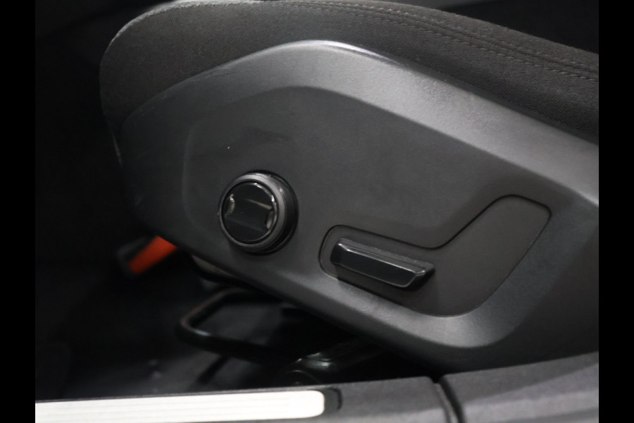 Volvo V60 2.0 B4 Core [APPLE CARPLAY, ANDROID, ADAPTIVE CRUISE, ELEKTRISCHE STOELEN, TREKHAAK, DRAADLOOS OPLADEN, ELEKTRISCHE ACHTERKLEP, LED, BLUETOOTH, NAVIAGTIE, NIEUWSTAAT]