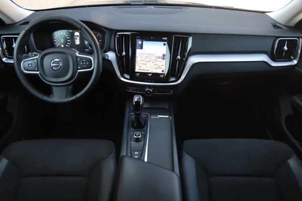 Volvo V60 2.0 D3 Momentum / NAP / CRUISE / CARPLAY / PDC VOOR + ACHTER