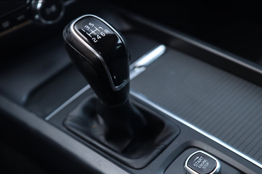 Volvo V60 2.0 D3 Momentum / NAP / CRUISE / CARPLAY / PDC VOOR + ACHTER