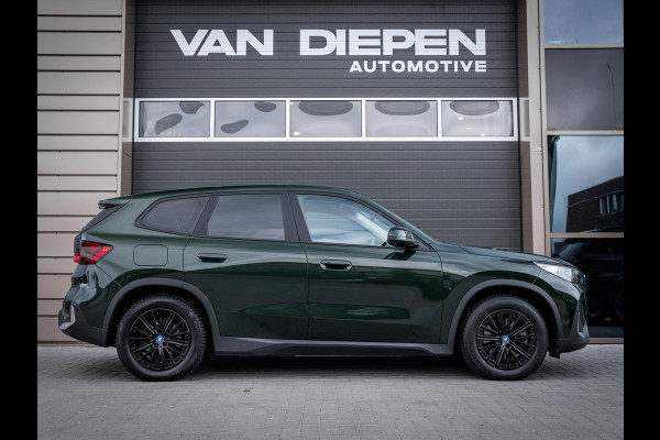 BMW iX1 xDrive30 67 kWh - Camera l Trekhaak l Keyless l Carplay