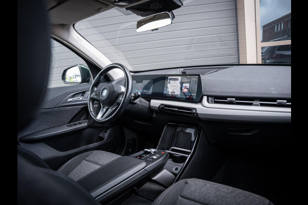 BMW iX1 xDrive30 67 kWh - Camera l Trekhaak l Keyless l Carplay