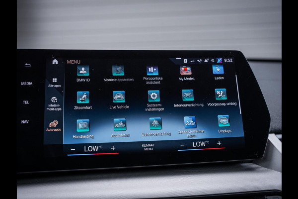 BMW iX1 xDrive30 67 kWh - Camera l Trekhaak l Keyless l Carplay